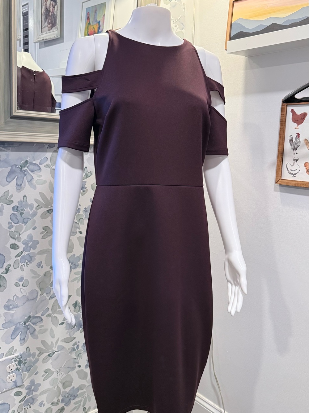 BOLD elements One-Shoulder Cold-Shoulder Sheath Dress in Plum